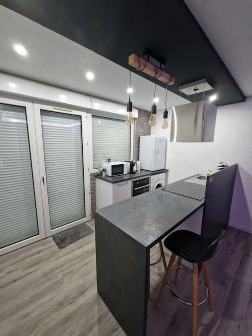 Logement Atypique & Parking Gratuit Gex Exteriör bild