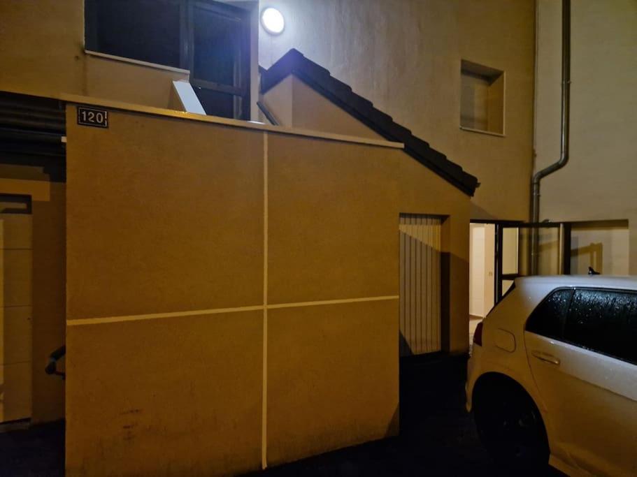 Logement Atypique & Parking Gratuit Gex Exteriör bild