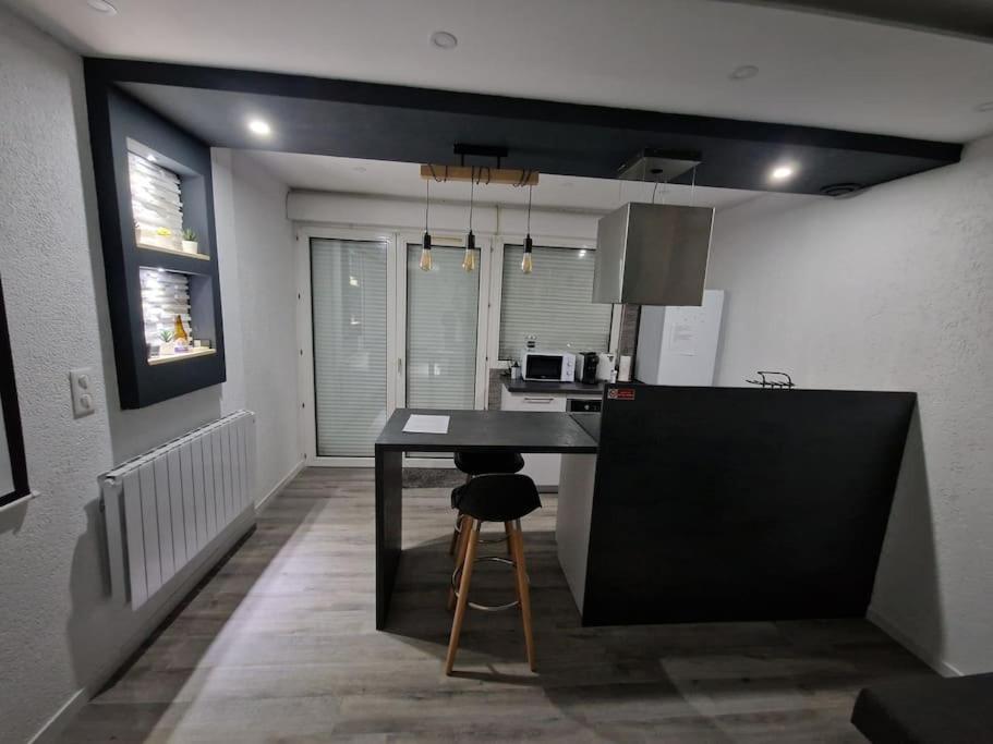Logement Atypique & Parking Gratuit Gex Exteriör bild
