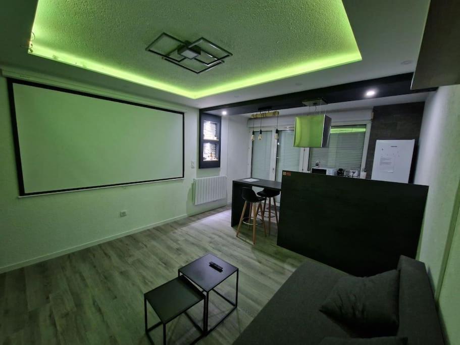 Logement Atypique & Parking Gratuit Gex Exteriör bild