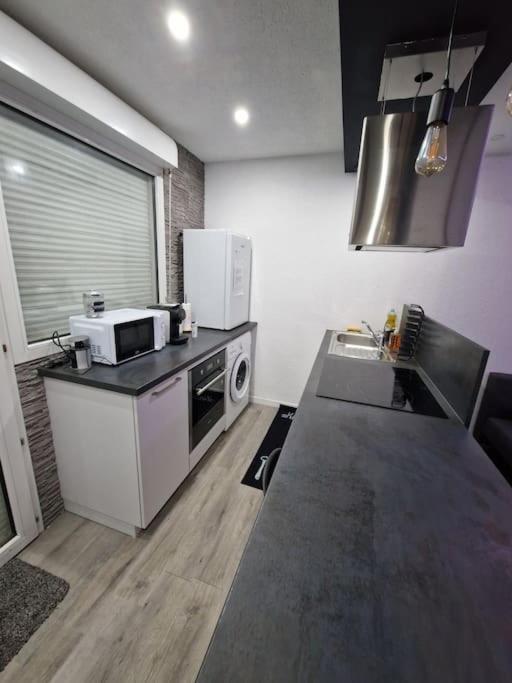 Logement Atypique & Parking Gratuit Gex Exteriör bild